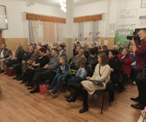 Galeria zdjęć ze spotkania autorskiego, które odbyło się w Remizie Ochotniczej Straży Pożarnej w Ludwinowie w dniu 11 listopada 2022 roku.