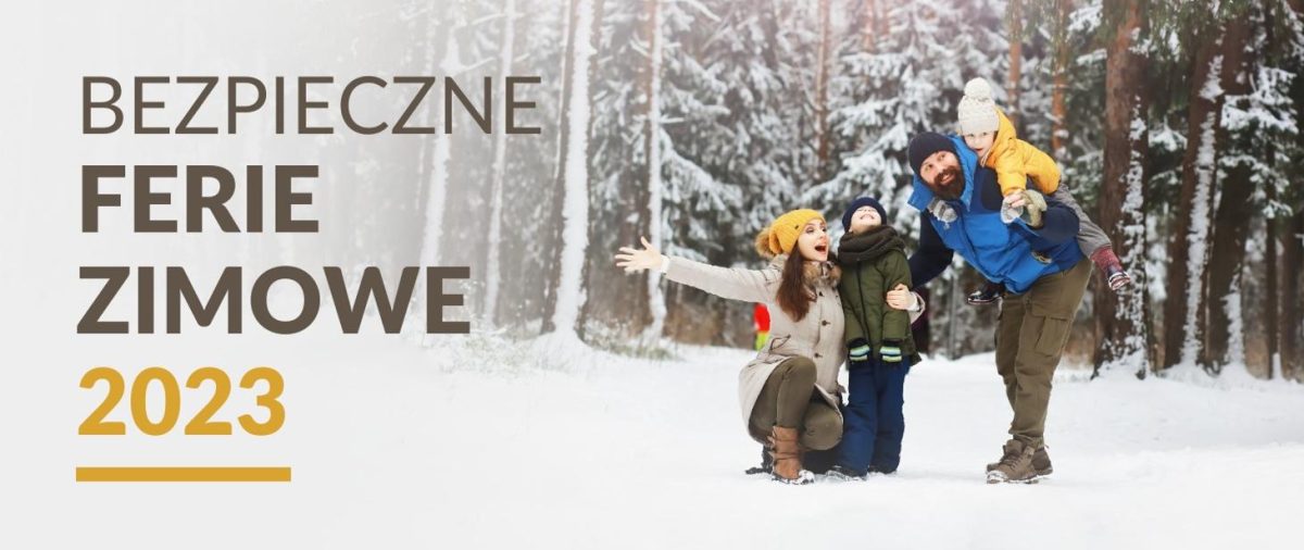 Grafika - zdjęcie ośnieżonego lasu, na pierwszym planie rodzina z dwójką dzieci i napis Bezpieczne ferie zimowe 2023.