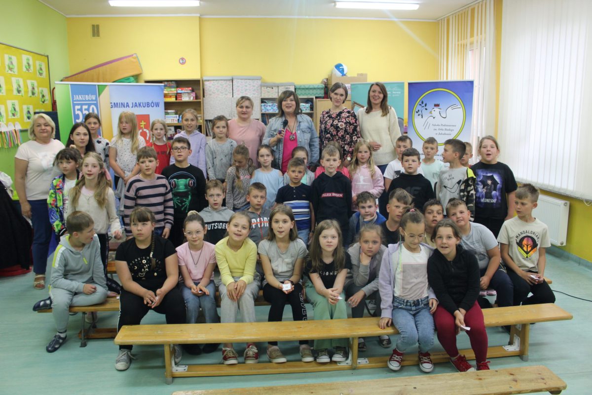 Znana i lubiana aktorka Edyta Jungowska zabrała dzieci ze szkoły podstawowej w Jakubowie w świat książek skandynawskich w tym książek norweskich. Opowiadała ciekawostki o autorach i bohaterach.