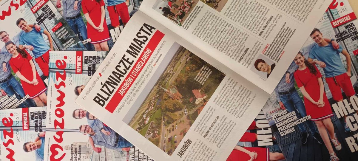 zdjęcie gazet porozrzucanych na płaskiej powieżchni