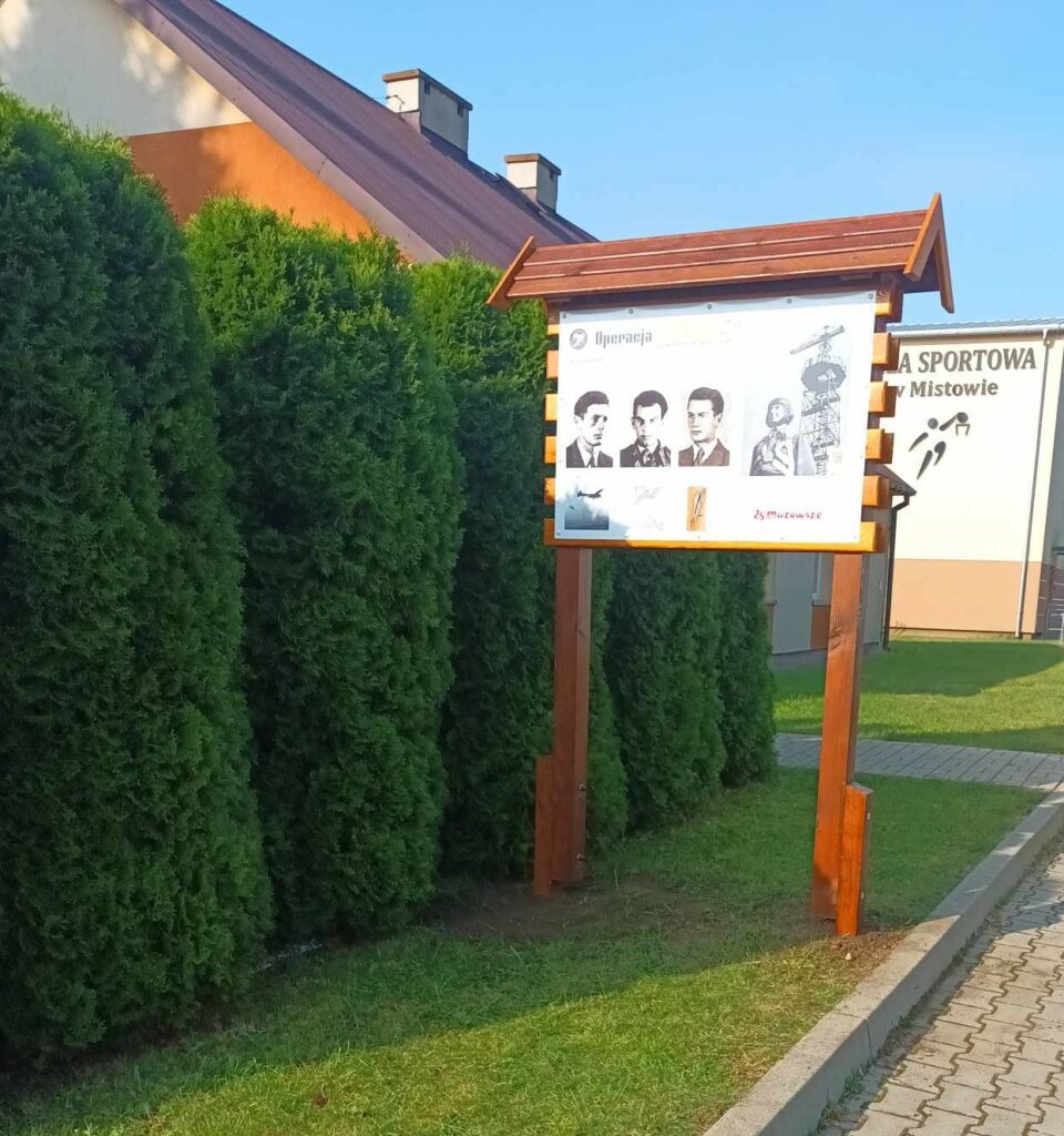Odsłonięcie tablicy informacyjnej operacyjna NEON 5 upamiętniająca zrzut Cichociemnych AK na terenie Gminy Jakubów oraz peleton biegaczy. Rozdanie dyplomów na terenie OSP Mistów.
