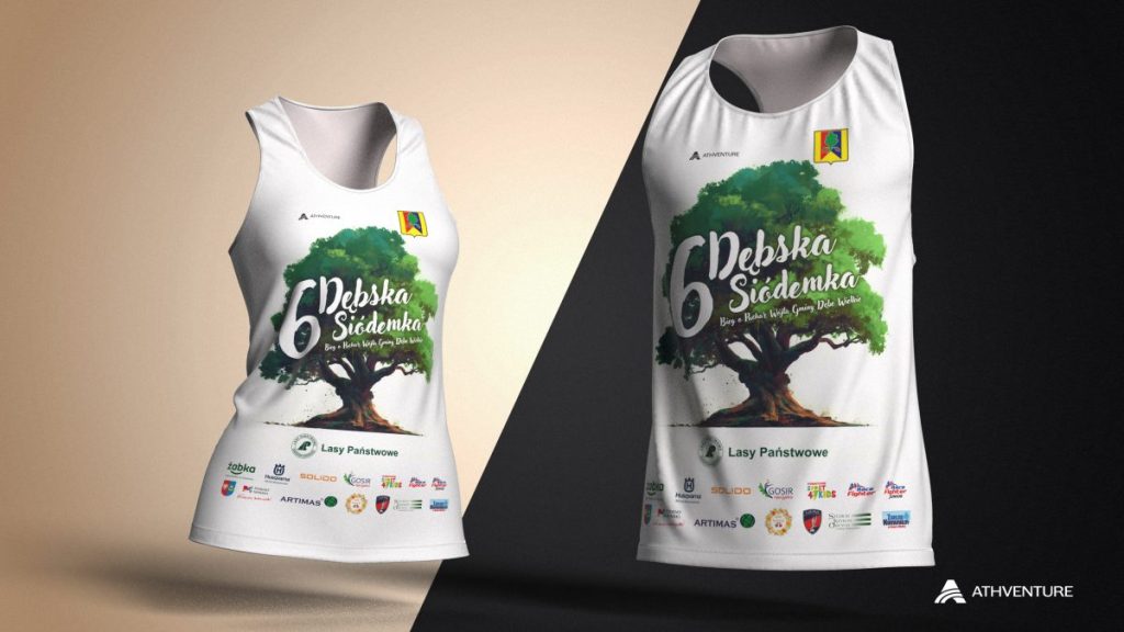 Białe koszulki sportowe z logo 6 Dębska Siódemka, przedstawiające zielone drzewo na przodzie. Tło: beżowe i czarne. Na dole koszulek widoczne są loga sponsorów.