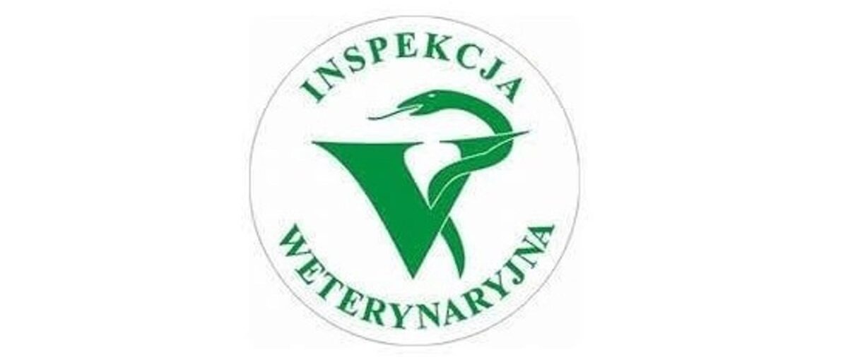 Logo Inspekcji Weterynaryjnej na białym tle. Zielony wąż wokół litery V. Okrągły napis: Inspekcja Weterynaryjna.